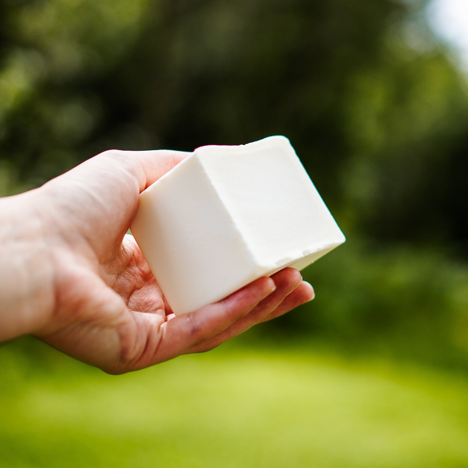 Savon naturel Mme blancheville pour serviettes hygiéniques lavables Détachant